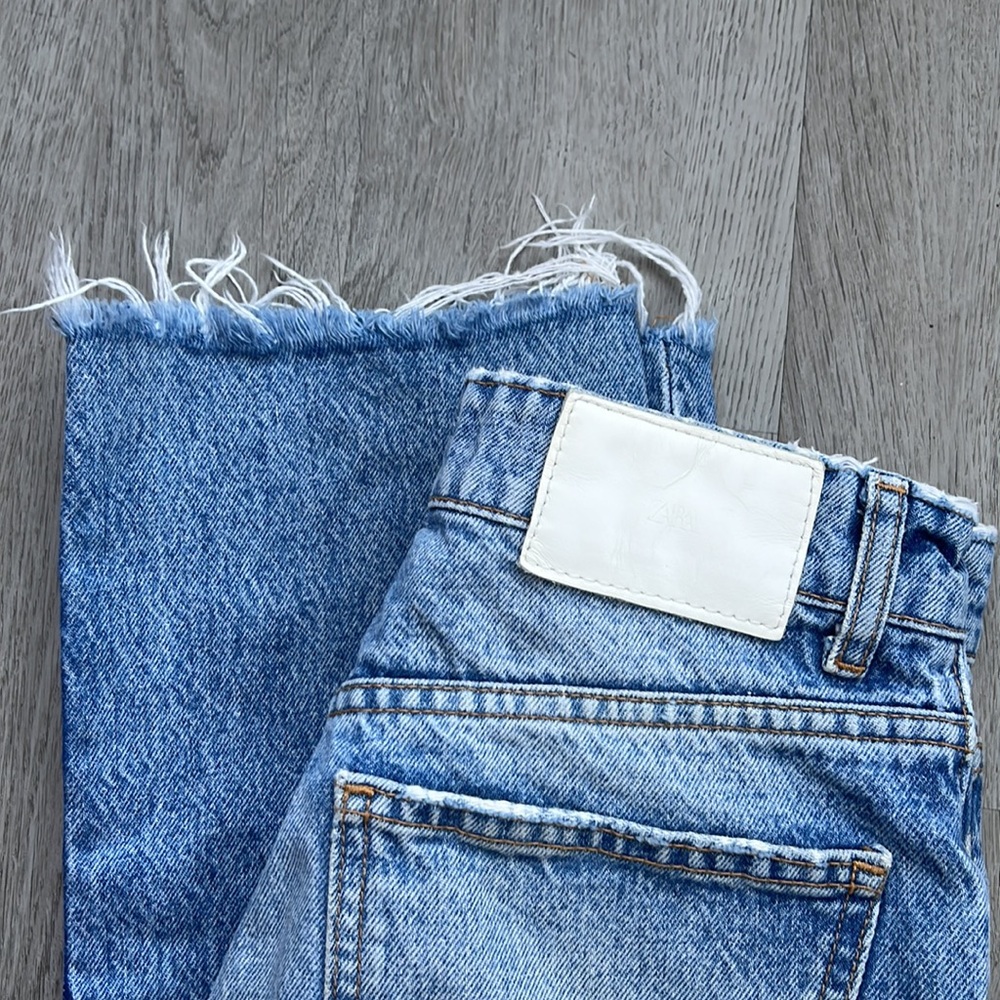 Zara Straight Leg Light Wash Jeans Size 4 Size 26
